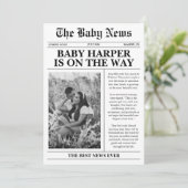 Invitation Newspaper Baby Expecting Pregnancy Announcement (Debout devant)