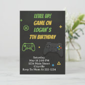 Invitation Niveau supérieur, jeu d'anniversaire (Debout devant)