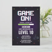 Invitation Niveau supérieur, jeu en cours (Debout devant)