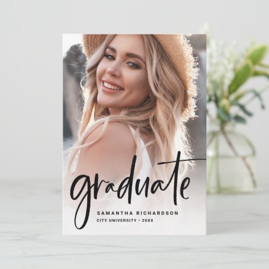 Invitation Noir de script décontracté | Deux Fête de Diplôme  (Debout devant)