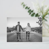 Invitation noir et blanc 2 photos qr code rsvp mariage (Debout devant)