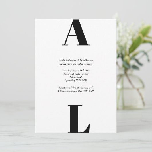 Invitation Noir et blanc initial moderne et simple (Debout devant)