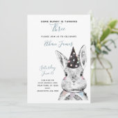 Invitation Noir et blanc Neutre Certains lapin est trois Anni (Debout devant)