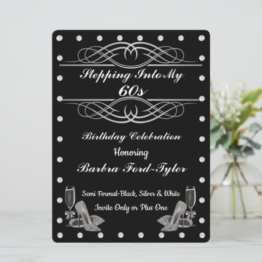 Invitation noir et perles (Debout devant)