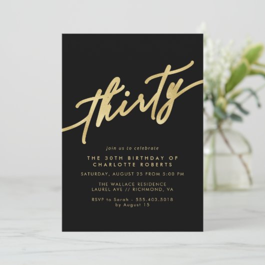 Invitation Noir moderne et or | Luxe Script 30e anniversaire (Debout devant)