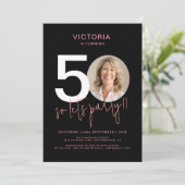 Invitation Noir rose moderne 50e anniversaire (Debout devant)