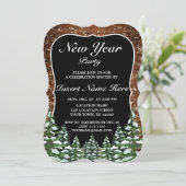 Invitation Noir Snowy Bois & Pin Forêt Fête du Nouvel An (Debout devant)