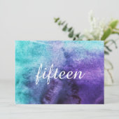 Invitation Nombres de table aquarelle bleue sur fond violet (Debout devant)