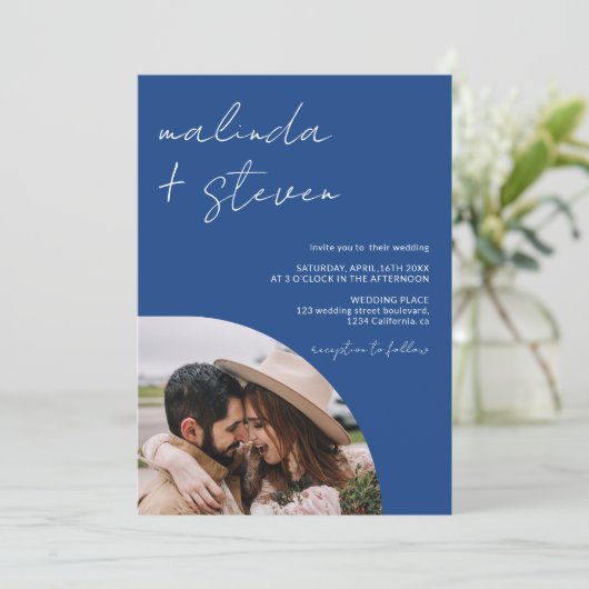 Invitation Noms script arc bleu 4 photo tout en 1 mariage (Debout devant)