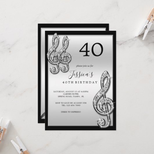 Invitation Notes musicales d'argent glitzy Anniversaire (Devant/Arrière en situation)