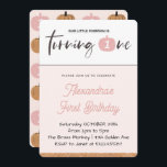 Invitation Notre petit Citrouille fête son 1er anniversaire<br><div class="desc">Notre petit Citrouille est en train de tourner un 1er anniversaire Invitation : Cette belle 'notre petit citrouille tourne un' invitation 1er anniversaire est parfaite pour votre petite fille (pour les enfants). Vous pouvez personnaliser toutes les informations dont vous avez besoin. Cette parties scintillant d'or rose automne 1er anniversaire invitation...</div>