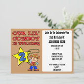 Invitation Notre Petit Cow-boy Est En Train D'Atteindre Deux (Debout devant)