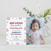 Invitation Notre petit pétard photo de fête d'anniversaire 1e (Debout devant)