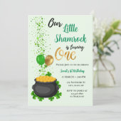 Invitation Notre Petit Shamrock Fête Son Anniversaire (Debout devant)