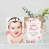 Invitation Notre petite fille d'anniversaire Cupcake 1ère pho (Debout devant)