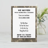 Invitation Nous avons déménagé à la maison Bénédiction d'une  (Debout devant)