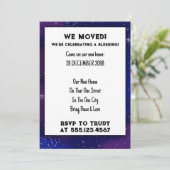 Invitation Nous avons déménagé à la maison Bénédiction d'une  (Debout devant)