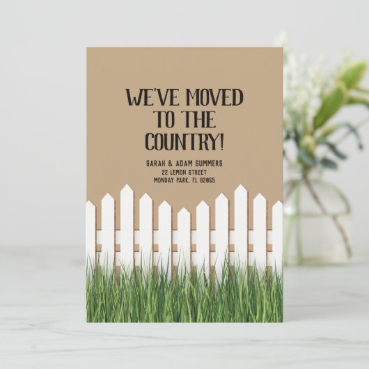 Invitation Nous avons déménagé à l'annonce de la clôture de l (Debout devant)