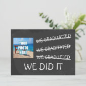 Invitation Nous avons Gradué drôle d'orthographe Humour table (Debout devant)