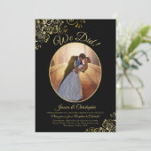 Invitation Nous l'avons fait ! Boucles dorées sur réception d (Debout devant)