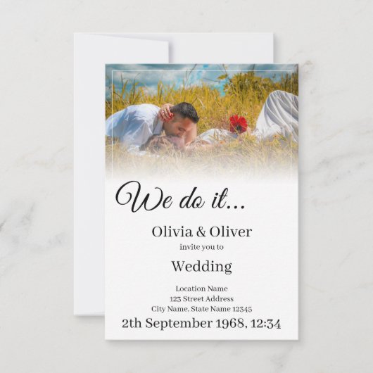 Invitation Nous le faisons - Couple s'embrassant dans une pra (Devant)