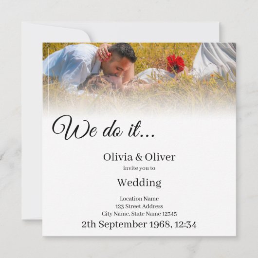 Invitation Nous le faisons - Couple s'embrassant dans une pra (Devant)