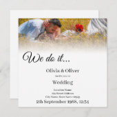 Invitation Nous le faisons - Embrasser un couple sur un pré (Devant / Derrière)