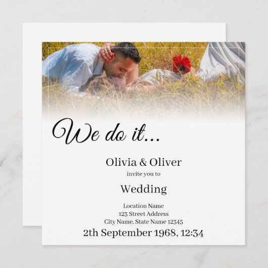 Invitation Nous le faisons - Embrasser un couple sur un pré (Devant / Derrière)