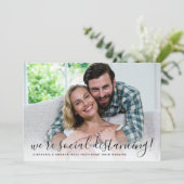 Invitation Nous sommes des mariés reportés distancés socialem (Debout devant)