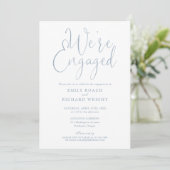 Invitation Nous sommes engagés Script Dusty Blue Engagement P (Debout devant)