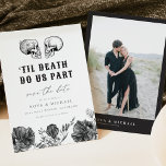 Invitation NOVA Til Death Gothic Skull Floral Enregistrer la<br><div class="desc">La collection de Mariages de la NOVA 'Til Death' présente des fleurs vintages en graphite, des crânes gothiques et des squelettes avec une police festive inspirée d'Halloween. Cette collection est parfaite pour le couple d'automne. Associez cette option pour enregistrer la date avec la collection complète pour un événement qui est...</div>