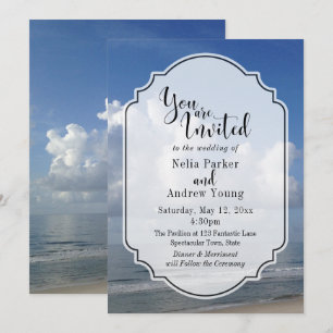 Invitation Nuages Épais sur Photo de Plage avec Badge Mariage
