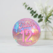 Invitation Numéro de la table ronde Disco Ball Hot Rose Gold  (Debout devant)