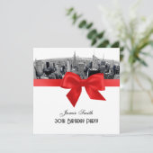 Invitation NYC Etched Fisheye Skyline BW Red Birthday SQ (Debout devant)
