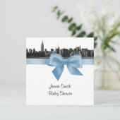 Invitation NYC large Skyline Etched BW Lt Blue Baby shower SQ (Debout devant)