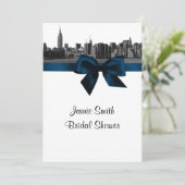 Invitation NYC large Skyline Etted BW Marine Fête des mariées (Debout devant)