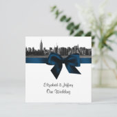 Invitation NYC large Skyline Etted BW Navy Blue Mariage SQ (Debout devant)