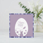 Invitation Œuf de Pâques violet pastel moderne joyeux (Debout devant)