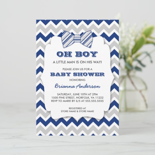 Invitation OH BOY Bow cravate baby shower / chevron gris mari (Debout devant)