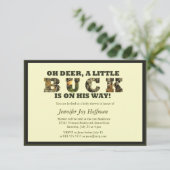 Invitation Oh le cerf commun, un petit mâle est sur son (Debout devant)