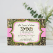 Invitation Oh le cerf commun, une petite daine est sur son (Debout devant)