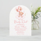 Invitation on peut attendre, baby shower fille arche rose (Debout devant)