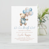 Invitation On peut attendre le Baby shower bleu (Debout devant)