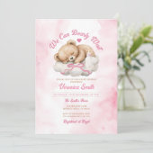 Invitation On peut attendre Pink Bow Bear Girl Baby shower (Debout devant)