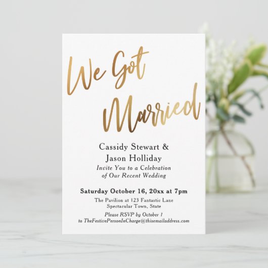 Invitation Or Nous Mariés Bokeh Fond Noir Réception (Debout devant)