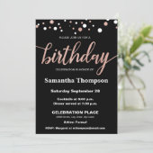 Invitation Or rose, points, manuscrit d'anniversaire sur le (Debout devant)