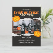 Invitation Orange and Black Trick Or Treat Halloween Kids  (Debout devant)
