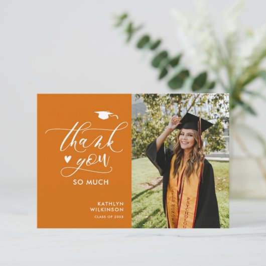Invitation Orange Élégant Script Simple Merci de graduation (Debout devant)