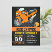 Invitation Orange Motorcycle Racing Anniversaire de enfant In (Debout devant)