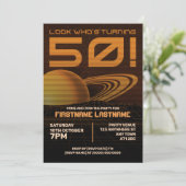 Invitation Orange Retrowave 50e anniversaire de fête Invitati (Debout devant)